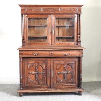 Lot 546 - An oak cabinet