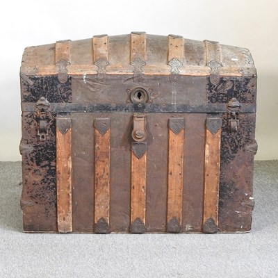 Lot 481 - A Victorian trunk