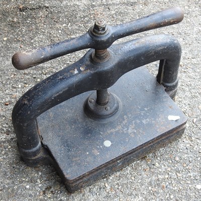 Lot 430 - A 19th century cast iron book press