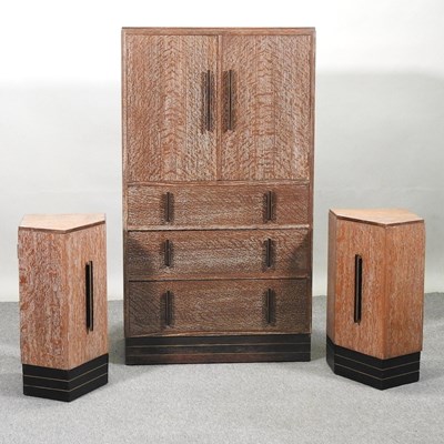 Lot 662 - A cabinet and pair of cupboards