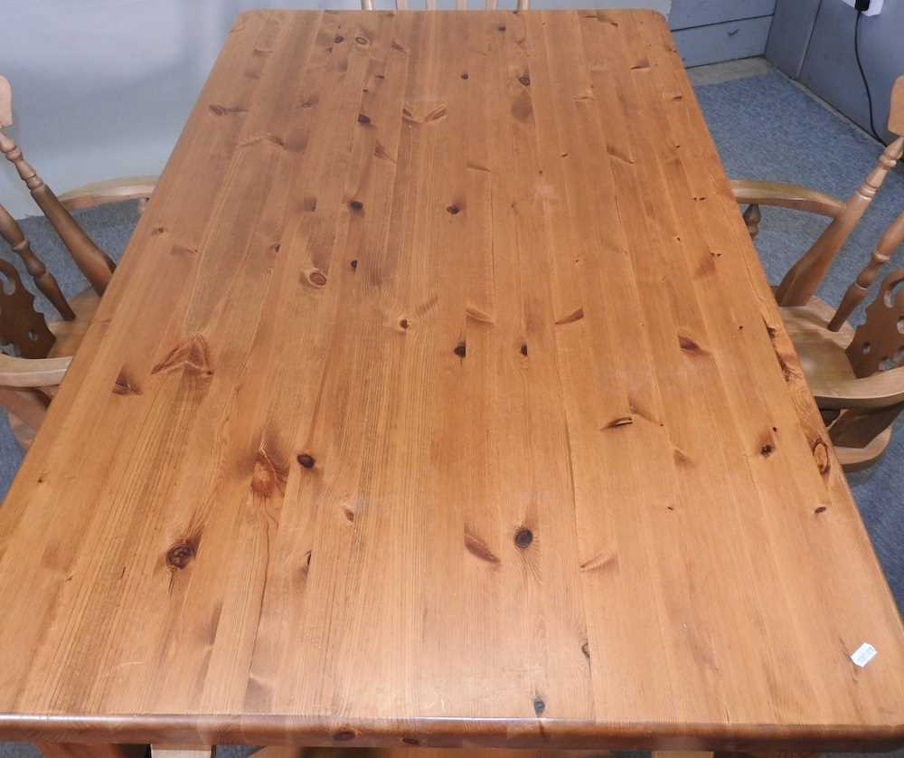 Lot 460 A pine kitchen table