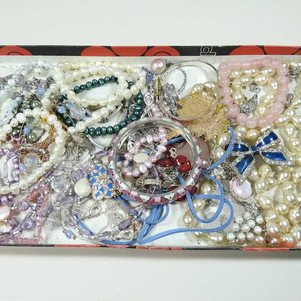 Lot 87 - A collection of jewellery