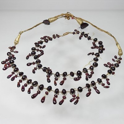 Lot 88 - A collection of garnet jewellery