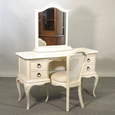 Lot 437 - A French style dressing table