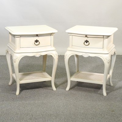 Lot 463 - A pair of bedside cabinets