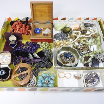 Lot 106 - A collection of jewellery