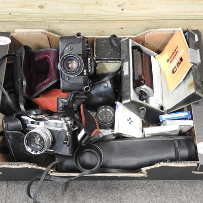 Lot 151 - A collection of cameras