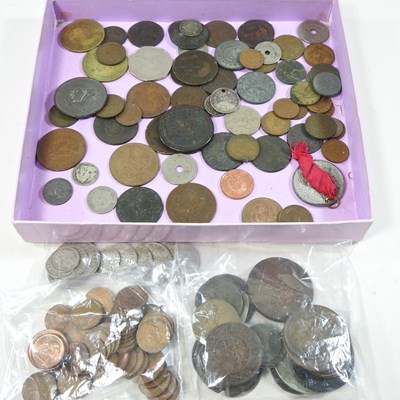 Lot 102 - A collection of coins