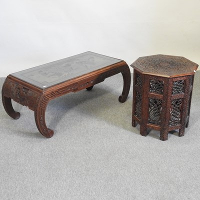 Lot 486 - An occasional table and coffee table