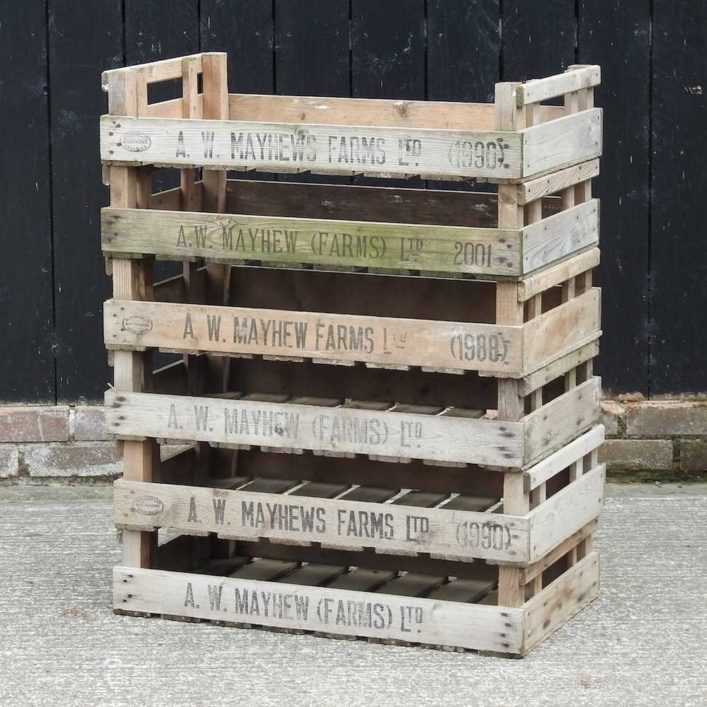 Lot 304 - A collection of fruit trays