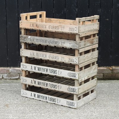 Lot 330 - A collection of fruit trays