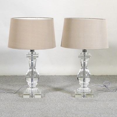 Lot 533 - A pair of table lamps