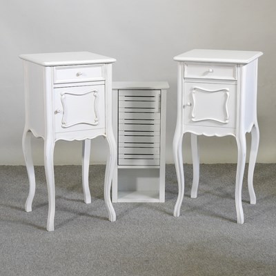 Lot 416 - A pair of bedside cabinet