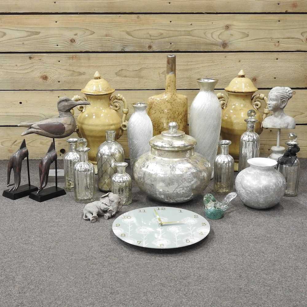 Decorative Items Array Lot 142 - A collection of decorative items