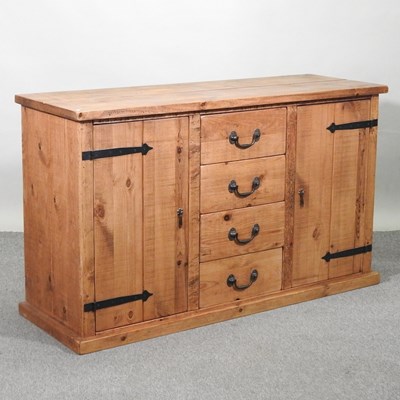 Lot 474 - A pine sideboard