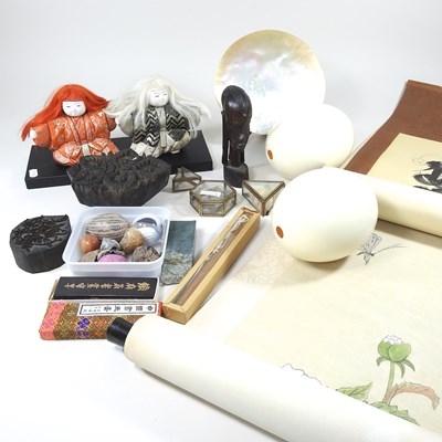 Lot 32 - A collection of items