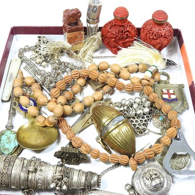 Lot 89 - A small collection of eastern items