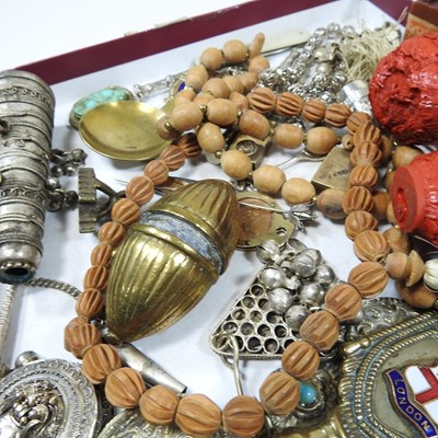 Lot 89 - A small collection of eastern items