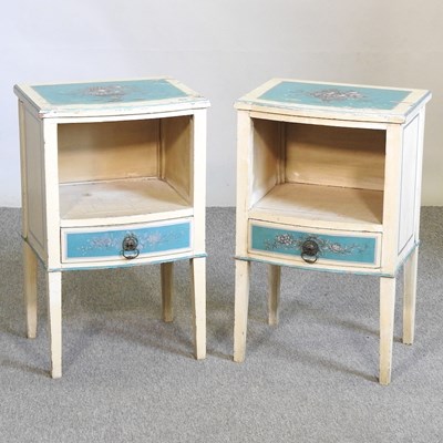 Lot 407 - A pair of bedside cabinets