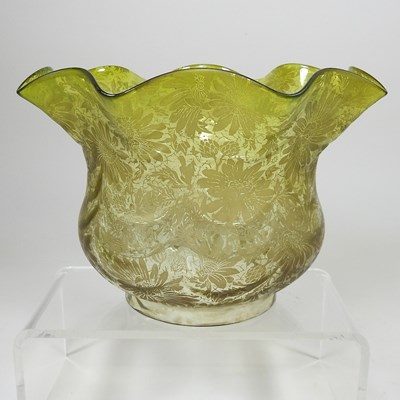 Lot 116 - A green glass oil lamp shade
