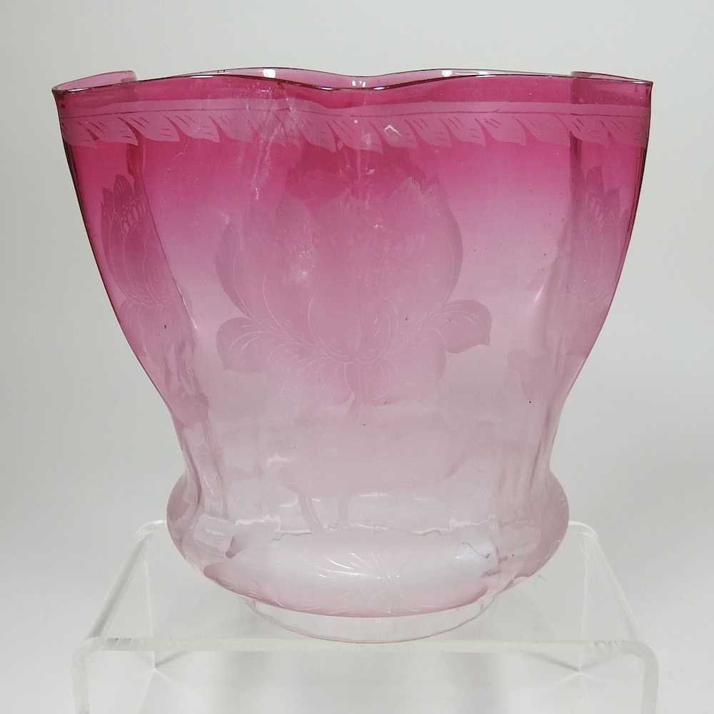 Lot 103 - A large pink etched glass oil lamp shade