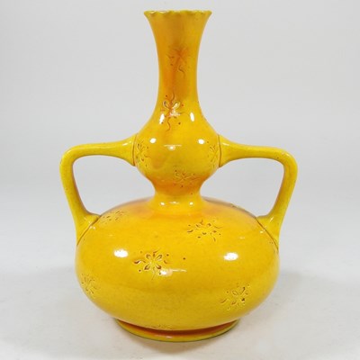 Lot 109 - A Burmantofts vase