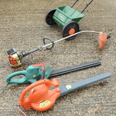 Lot 356 - A garden strimmer