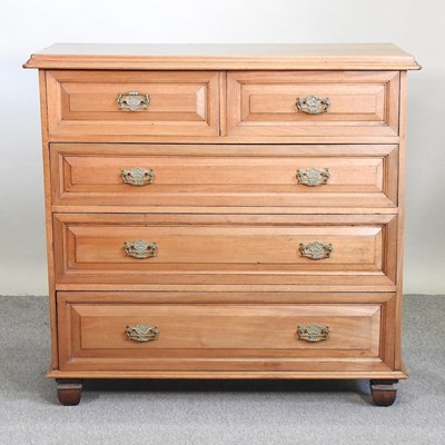 Lot 580 - An Edwardian chest