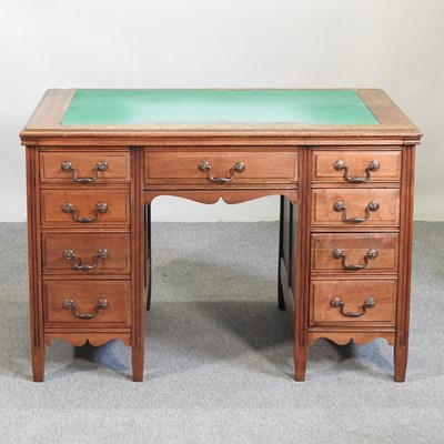 Lot 585 - A pedestal desk