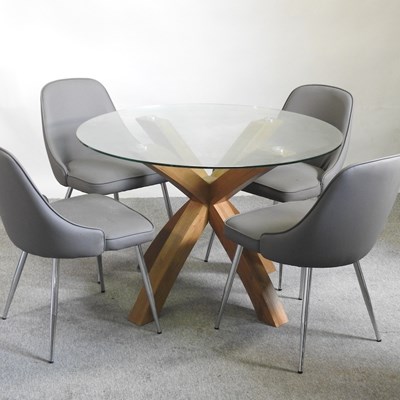 Lot 658 - A Skyla dining suite