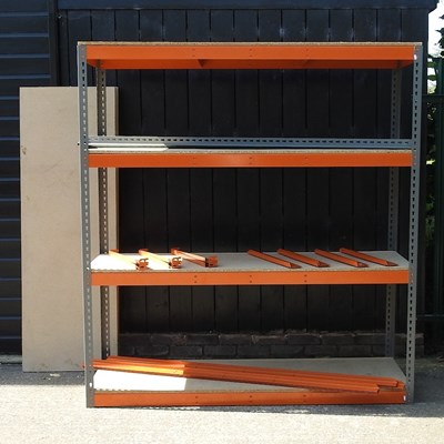 Lot 332 - A metal shelving unit