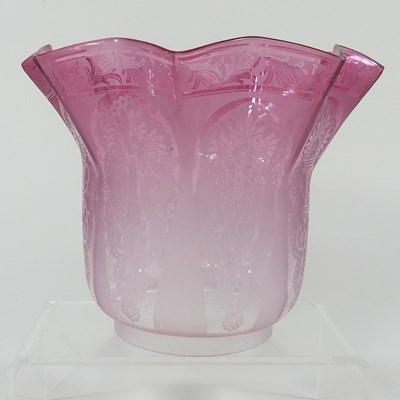 Lot 79 - A pink oil lamp shade