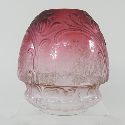 Lot 40 - A pink oil lamp shade