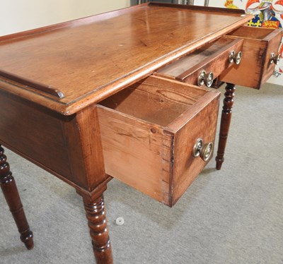 Lot 406 - A Regency mahogany washstand