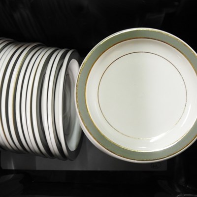 Lot 169 - A collection of Bridgwood dinner wares