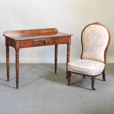 Lot 433 - An Edwardian side table and chair