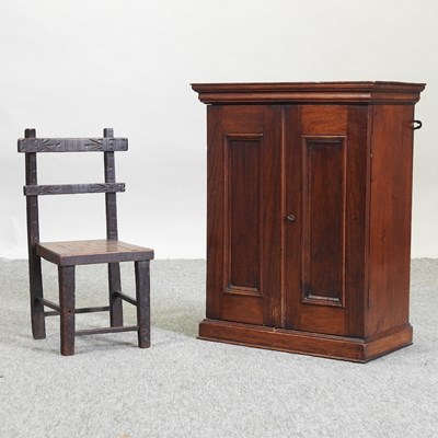 Lot 487 - An early 20th century oak hanging cabinet