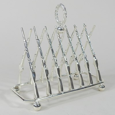 Lot 426 - A novelty toast rack