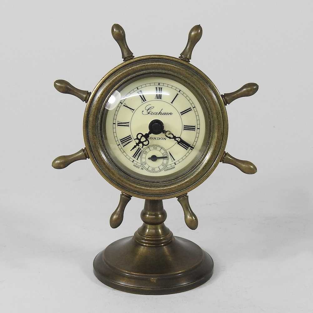 Lot 66 - A novelty desk clock