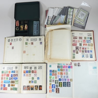 Lot 77 - A collection of stamps