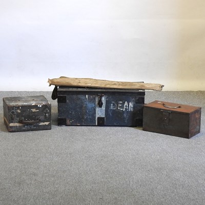 Lot 326 - A military chest