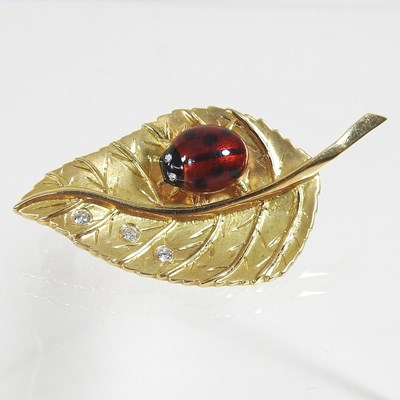 Lot 291 - An 18 carat gold brooch