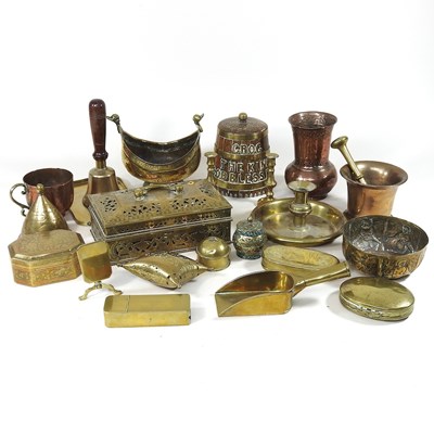 Lot 717 - A collection of metalwares