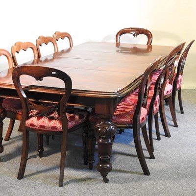 Lot 465 - A Victorian mahogany wind-out dining table