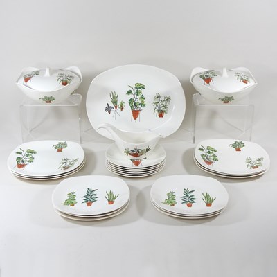 Lot 38 - A Midwinter dinner service