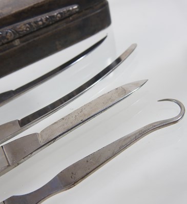 Lot 15 - A set of Victorian surgeon's scalpels