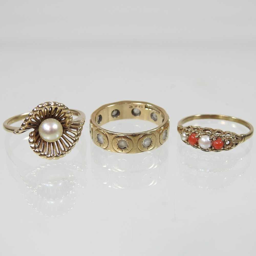 Lot 249 - Two 9 carat gold rings