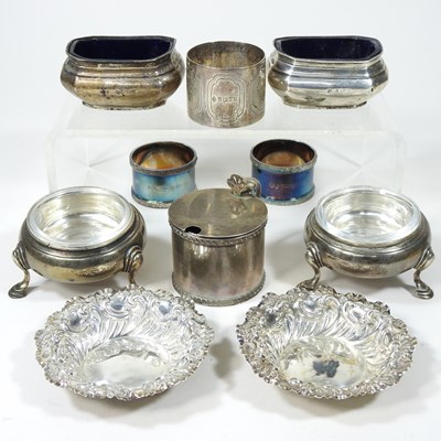 Lot 208 - A collection of silver