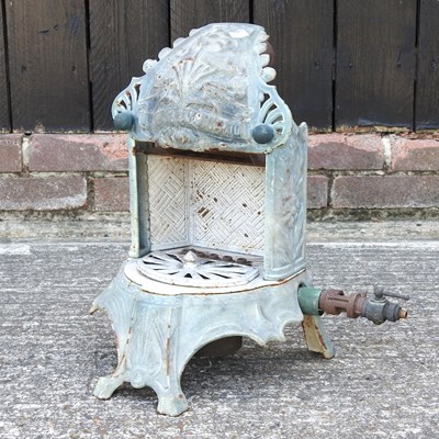 Lot 364 - An early 20th century cast iron stove