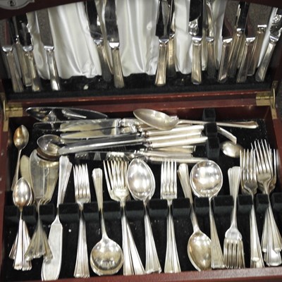 Lot 64 - A canteen of cutlery